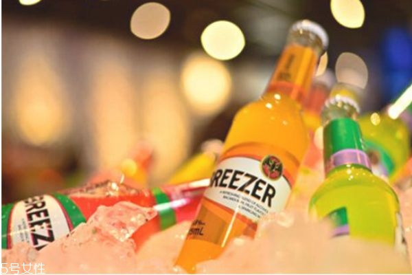 夜间爬山的好处(晚上爬山对身体好吗)