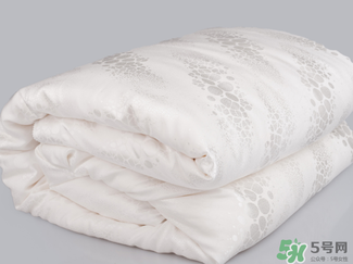 冬天盖什么被子最暖和,老人冬天盖什么被子保暖又舒服