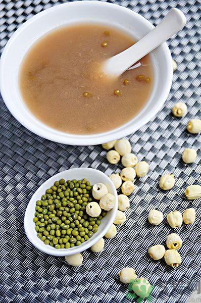 红豆炖汤吃有什么功效,煲红豆汤的功效和作用 红豆炖汤吃有什么功效,煲红豆汤的功效和作用