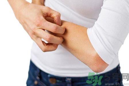 发热时如何穿衣,发热的保暖衣能不能穿