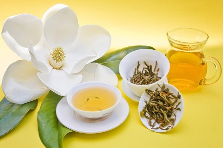 春天喝花茶,根据季节喝茶的原则是春饮花茶理郁气