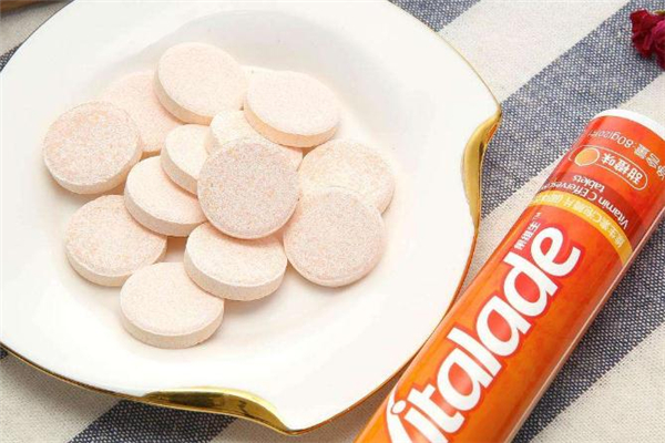 维生素c泡腾片能用茶水泡么,维c泡腾片可以用温水泡吗