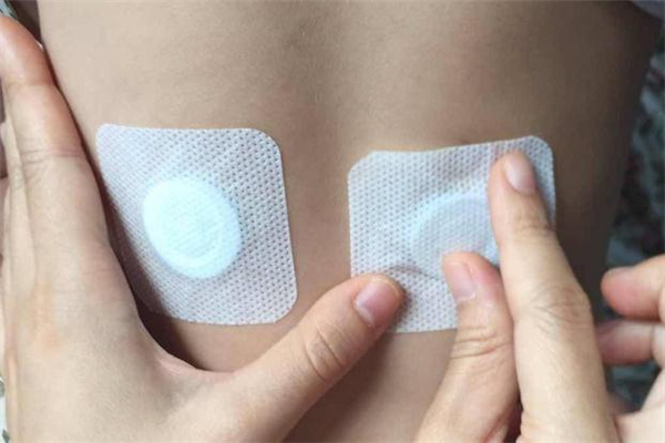 三伏贴为什么会发热放了什么材质,三伏贴为什么会发热