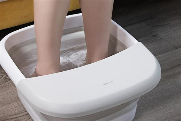 生姜泡脚有什么好处和作用,老姜粉泡脚