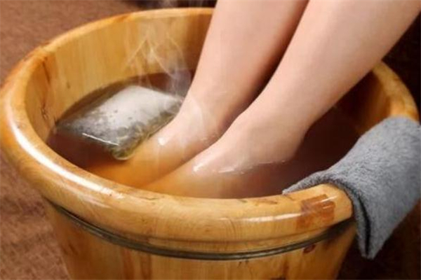 用花椒泡脚放多少合适,花椒泡脚放多少花椒为宜 用花椒泡脚放多少合适,花椒泡脚放多少花椒为宜