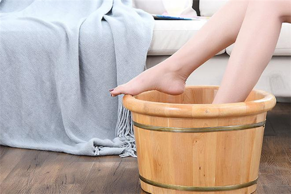 盐水泡脚可以减肥吗?,用盐水泡脚能减肥吗