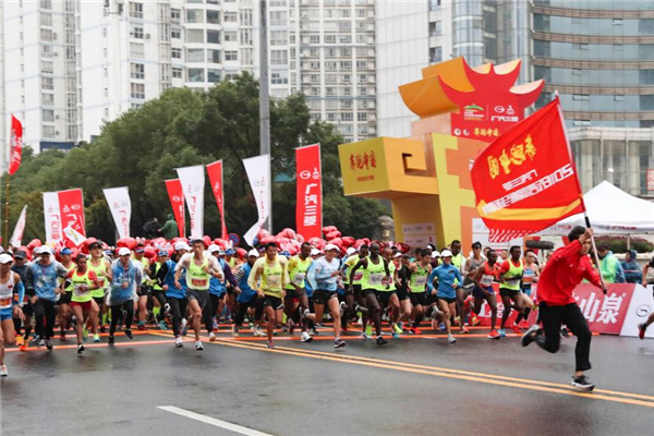 跑马拉松要注意什么(跑马拉松要注意什么)