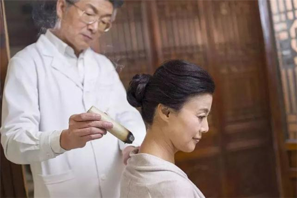 冬天可以躺艾灸床吗,冬天艾灸可以盖被子吗