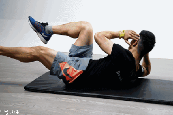 反向卷腹注意事项(反向卷腹注意事项)