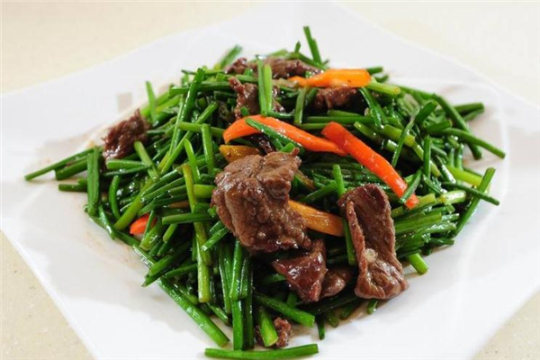 怀孕初期吃韭菜肚子疼,怀孕期可以吃韭菜吗