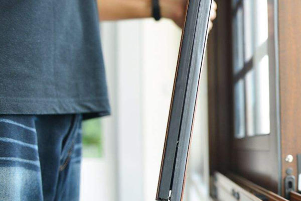 纱窗怎么清洗方便又快,洗纱窗的小妙招