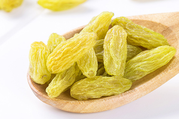 葡萄干有刺鼻气味,葡萄干闻起来有点酒味