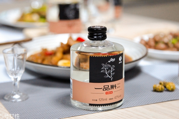 白酒度数高好还是低好,高度白酒和低度白酒哪个好 白酒度数高好还是低好,高度白酒和低度白酒哪个好