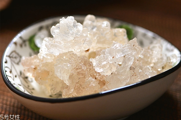 雪燕和燕窝口感一样吗,雪燕和燕窝是一样的吗