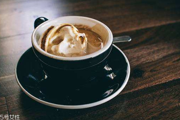 浓缩意式咖啡怎么喝,意式浓缩咖啡的正确喝法