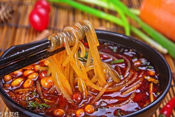 孕妇可以吃酸辣粉吗,怀孕初期能吃辣的东西吗 孕妇可以吃酸辣粉吗,怀孕初期能吃辣的东西吗