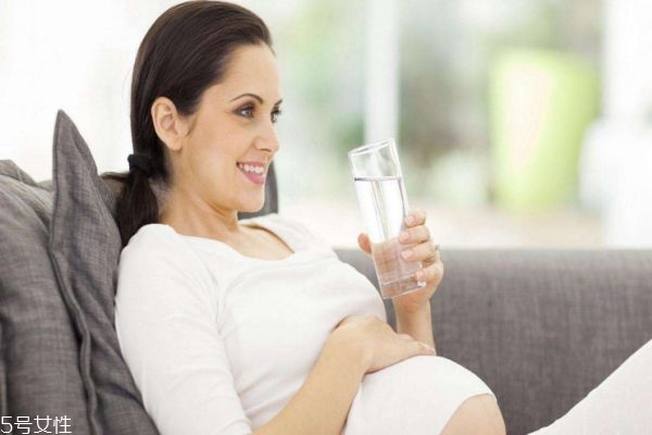 孕妇喝什么水可以缓解孕吐,喝什么水可以缓解孕吐