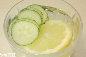 柠檬和黄瓜泡水,黄瓜柠檬水怎么做