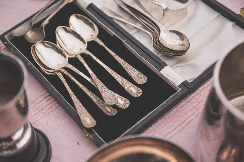 银餐具发黑了怎么办,银餐具氧化如何清理