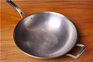 不锈钢锅烧焦烧黑了怎么清洗,不锈钢锅烧焦了里面都黑了怎么清理