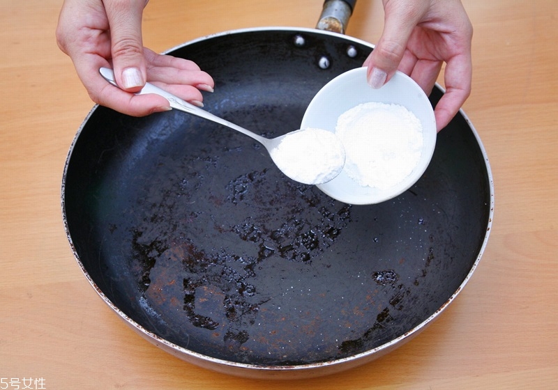 小苏打洗锅底小妙招,小苏打洗锅底怎么配才洗干净