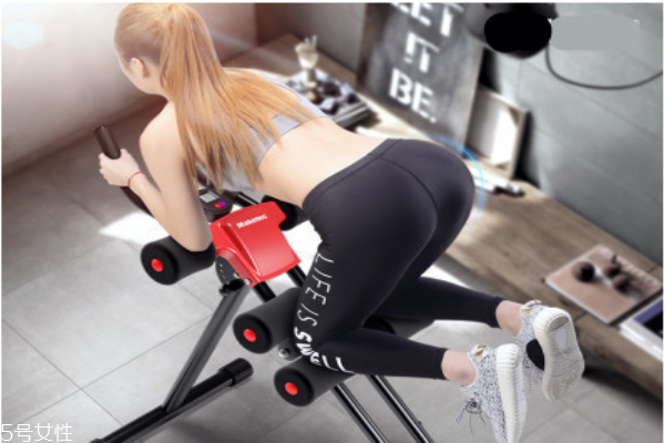 卷腹怎么避免脖子发力(卷腹怎么避免脖子发力往前伸)