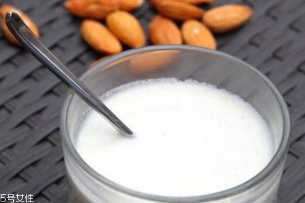 露露杏仁露孕妇能喝吗,杏仁露孕妇能喝吗