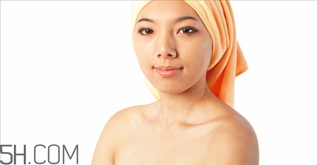 冬天洗澡热水器多少度合适,冬天电热水器多少度可以洗澡了