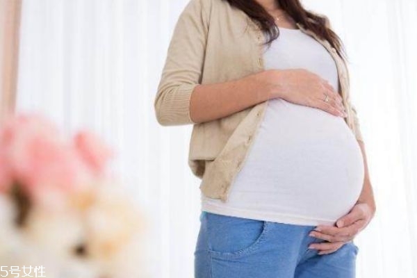 孕妇羊水过多对胎儿有害吗,羊水太多了对孕妇的危害