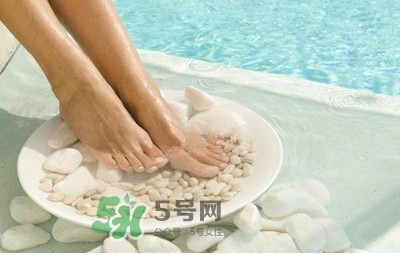 用醋泡脚多长时间最好,白醋泡脚时间多长最好