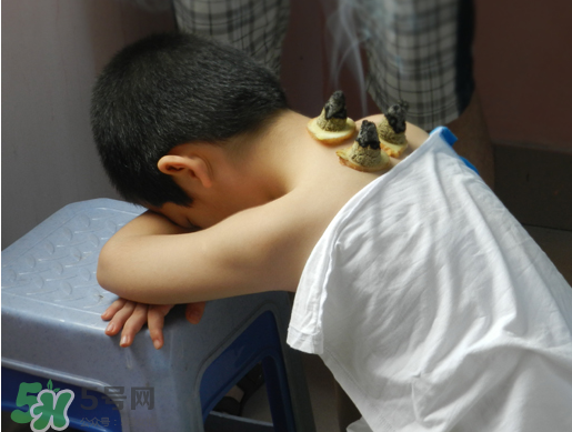 三伏灸可以晚上做吗,晚上能不能做艾灸 三伏灸可以晚上做吗,晚上能不能做艾灸