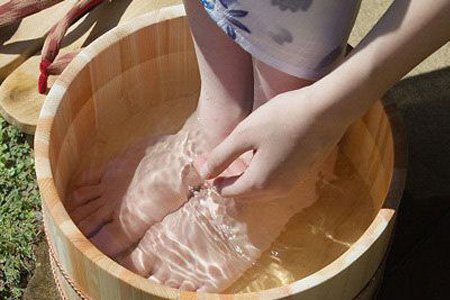 艾草泡身体有什么作用,泡艾叶草有什么好处