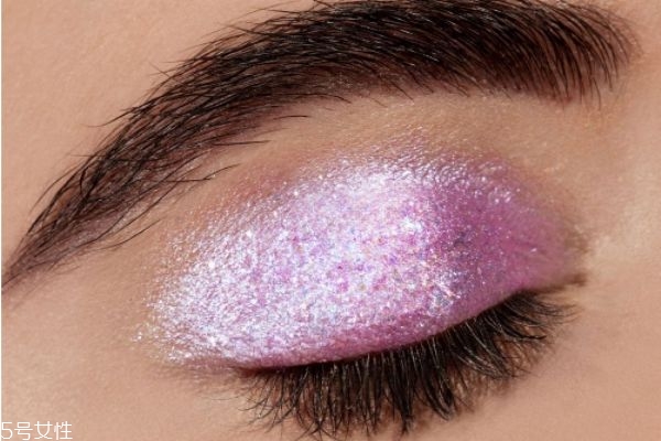 倩碧双管淡斑精华适合什么年龄(倩碧双管淡斑精华效果怎么样)