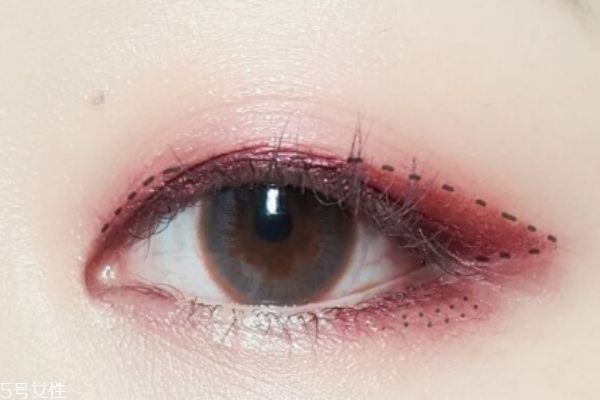 肿泡眼眼妆,肿眼泡如何画眼妆