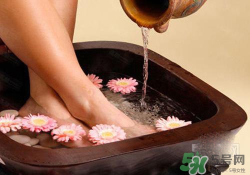 热水泡脚补血吗,泡脚能补血吗 热水泡脚补血吗,泡脚能补血吗
