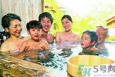 高血压人群可以泡温泉吗,高血压能泡温泉吗?