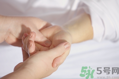 沐浴时怎样按摩对身体好,刚洗完澡能按摩吗