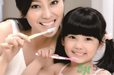 小苏打可以美白牙齿吗 正确的使用方法是什么,苏打刷牙能美白牙齿吗