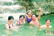 温泉老年医院,老人可以泡温泉吗?