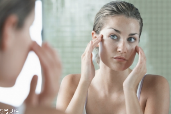 怀孕呕吐出血是怎么回事,孕妇怀孕期间吐血怎么回事