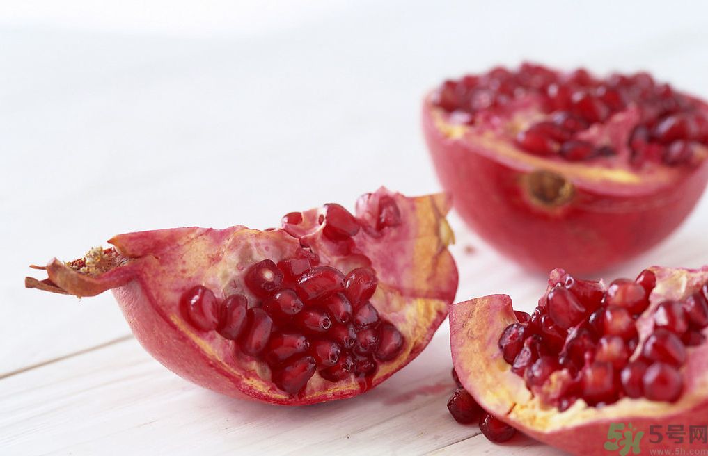 石榴皮煮水能治拉肚子吗?,石榴皮煮水能治拉肚子吗要加糖吗