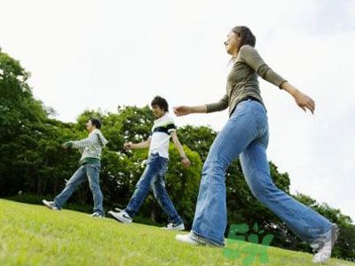 走路的好处功效和作用,走路倒走有什么好处