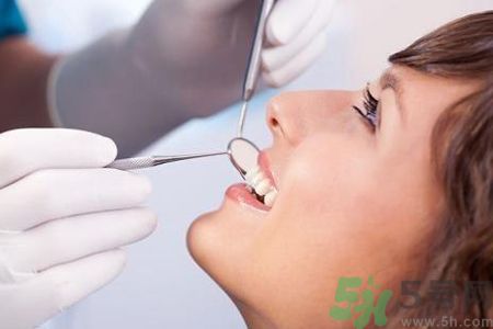 牙齿变黄了怎么处理,牙齿变黄的原因和治疗的方法 牙齿变黄了怎么处理,牙齿变黄的原因和治疗的方法