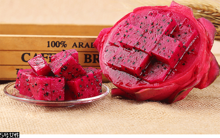 请问吃红心火龙果上火吗,红心火龙果吃上火还是降火的 请问吃红心火龙果上火吗,红心火龙果吃上火还是降火的