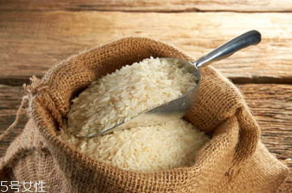 如何降低吃饭速度,减慢吃饭速度的方法 如何降低吃饭速度,减慢吃饭速度的方法