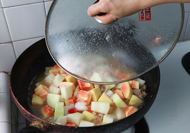 吃青木瓜会丰胸吗,生吃青木瓜没有丰胸的效果吗