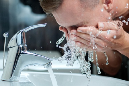 坚持用冷水洗脸,冬天坚持冷水洗脸