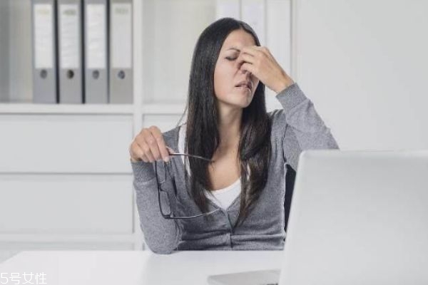 眼睛疲劳是冷敷好还是热敷好?,眼睛疲劳是热敷好还是冷敷好?为什么?