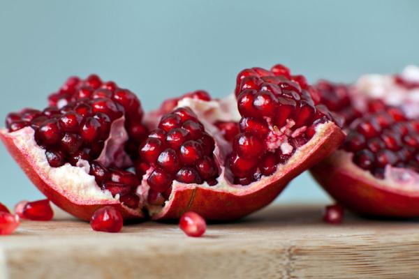 石榴要吐籽么,石榴到底应不应该吐籽 石榴要吐籽么,石榴到底应不应该吐籽