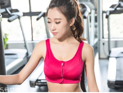 一天4组深蹲的正确方式(每天做几组深蹲) 一天4组深蹲的正确方式(每天做几组深蹲)